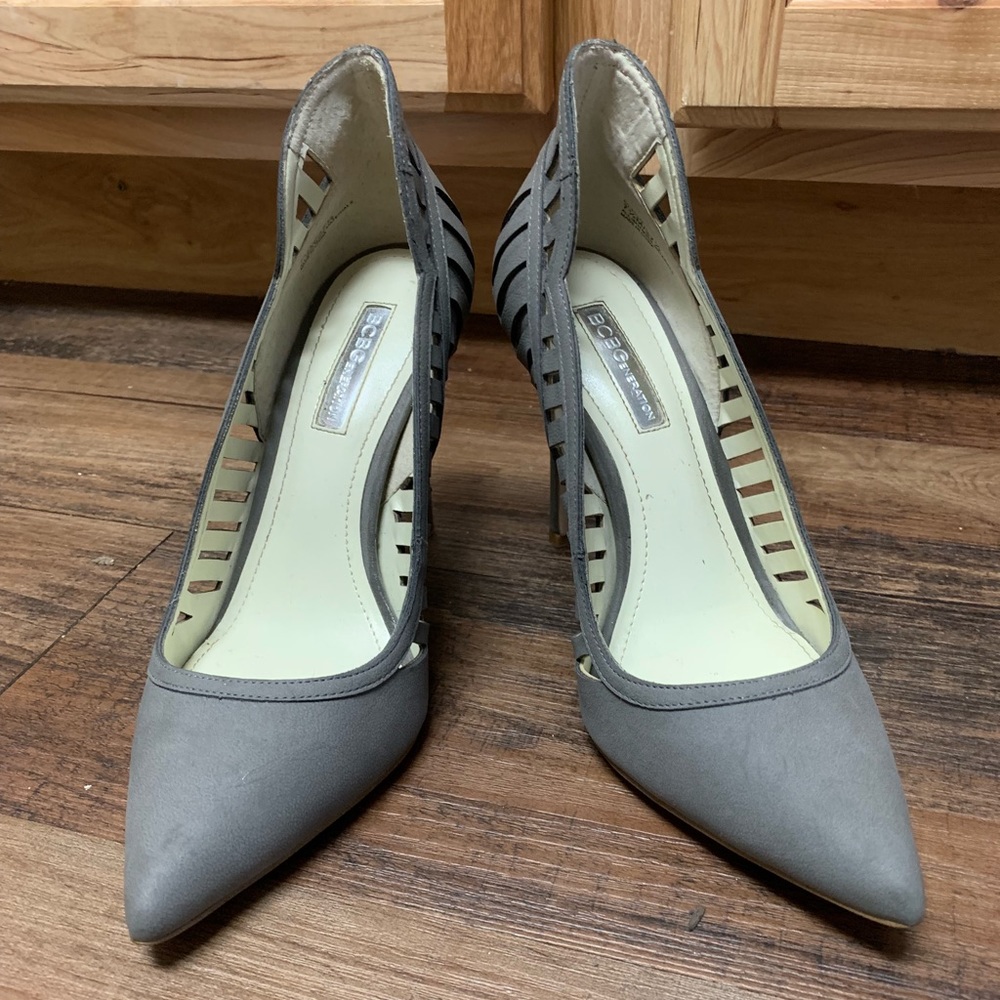 BCBG MAXAZRIA Grey Tillie Laser Cut Pumps 7.5